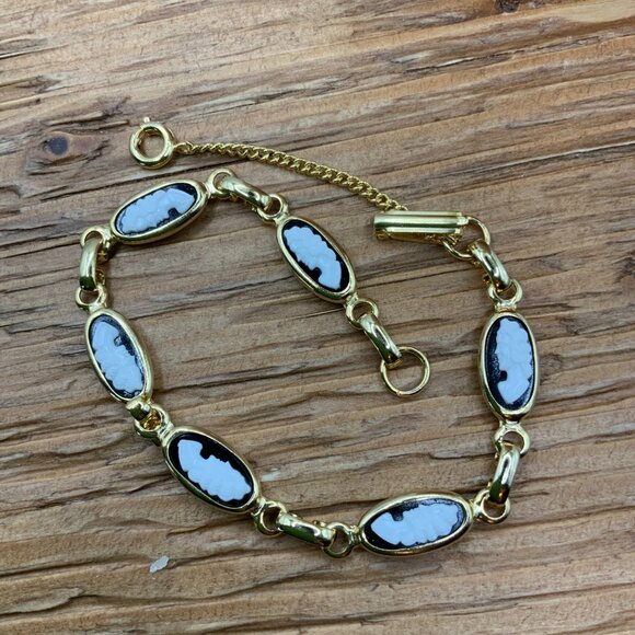 Cameo Black White Gold Tone Faceted Lady Facing Left Bracelet - Picture 3 of 7